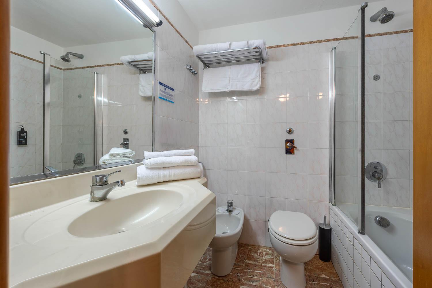 Ih Hotels Milano Eur - トレッツァーノ・スル・ナヴィーリオ エクステリア 写真